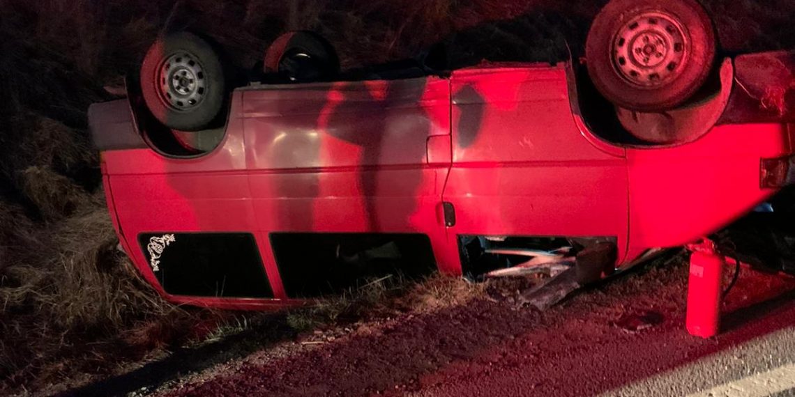 11 cetățeni ucraineni, implicați într-un accident rutier în Bihor | Microbuzul în care se aflau s-a răsturnat