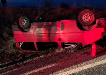 11 cetățeni ucraineni, implicați într-un accident rutier în Bihor | Microbuzul în care se aflau s-a răsturnat