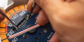 Modificarea kilometrajului unei mașini, pedepsită cu închisoarea | Proiect adoptat de Senat