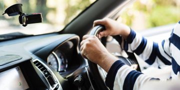 Mașinile cu volan pe dreapta nu vor mai putea circula pe drumurile publice, au votat senatorii