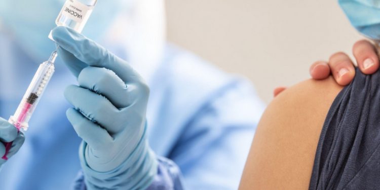 Vaccinarea anti-COVID se va face exclusiv la medicul de familie | Ce prevede proiectul de Ordonanță de Urgență (DOCUMENT)