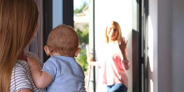 Bonele vor încheia contract de muncă direct cu familia care le angajează | Proiect adoptat