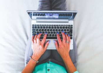 O bancă din România implementează modelul de lucru flexibil | Sfârșit de săptămână prelungit și o zi pe săptămână la birou