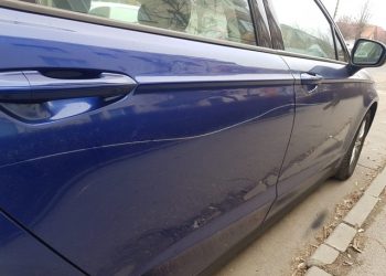 Derbedeu în acțiune | Un bărbat a fost reținut după ce a zgâriat 11 mașini parcate în Oradea. 15.000 de lei este valoarea prejudiciului