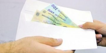 Patronii vor putea da angajaților, de Paște, cadouri în bani de până la 300 de lei neimpozabili