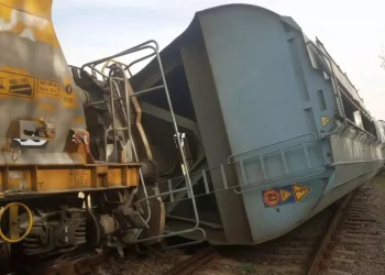 Un vagon s-a răsturnat, iar alte două au deraiat la Diosig