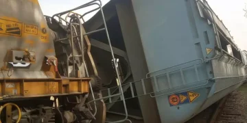 Un vagon s-a răsturnat, iar alte două au deraiat la Diosig