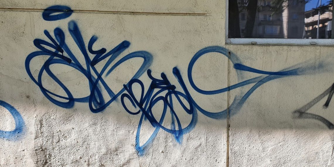 6.000 de lei, amendă pentru graffiti ilegal | Centrul Oradei, plin de mâzgăleli