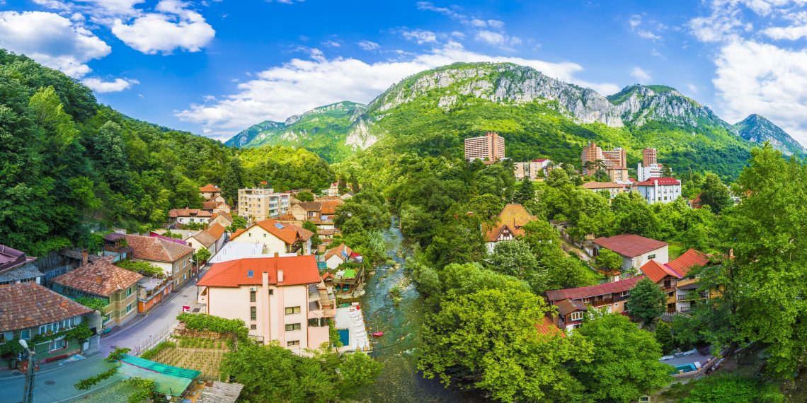 Mega-dosarul devalizării Băilor Herculane, trimis în judecată | Avocat, executor judecătoresc și consilier juridic – printre cei 35 de inculpați vizați de DIICOT