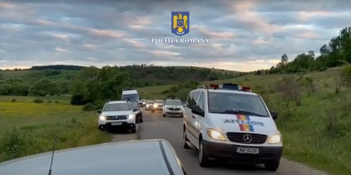 VIDEO | Percheziții la cămătari. Zeci de persoane au fost duse la audieri