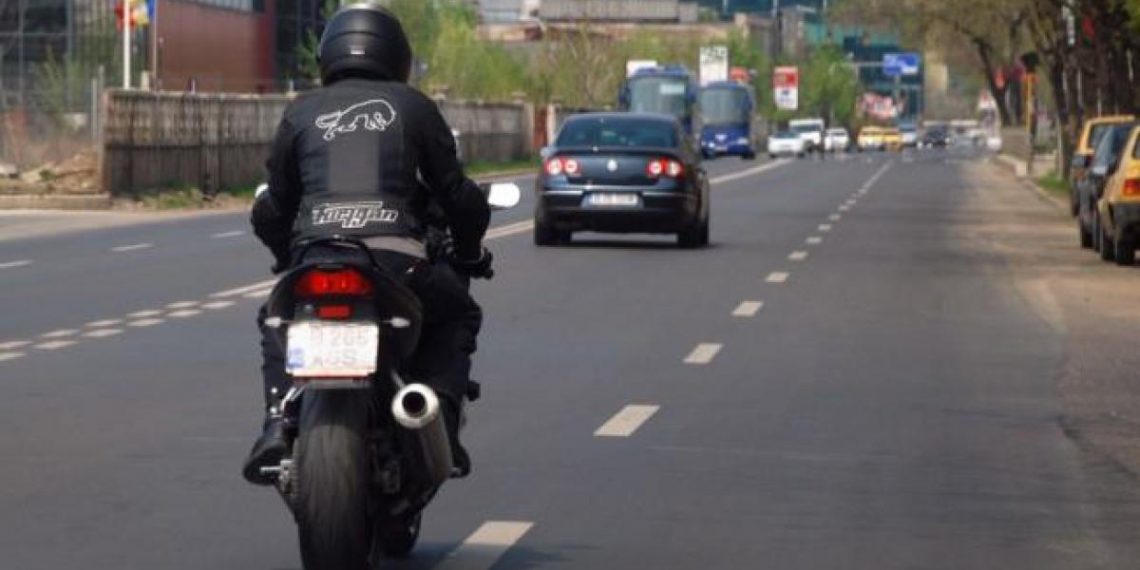 Fără trusă medicală, triunghiuri reflectorizante și stingător pentru motocicliști | Proiect depus în Parlament
