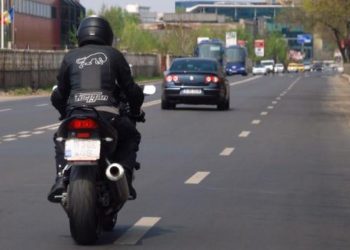 Fără trusă medicală, triunghiuri reflectorizante și stingător pentru motocicliști | Proiect depus în Parlament