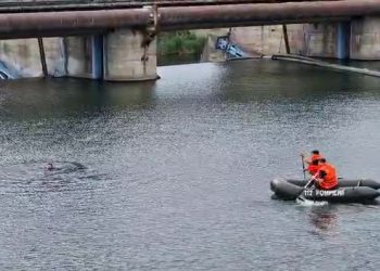 VIDEO. Un bărbat a fost salvat din mijlocul Crișului Repede, în Oradea