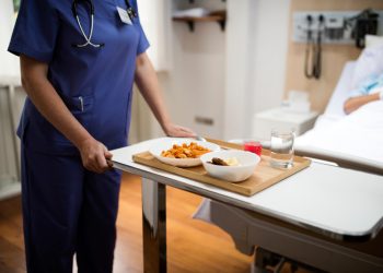 Alocația de hrană acordată bolnavilor din spitale se va dubla de la 1 iunie | Lege promulgată