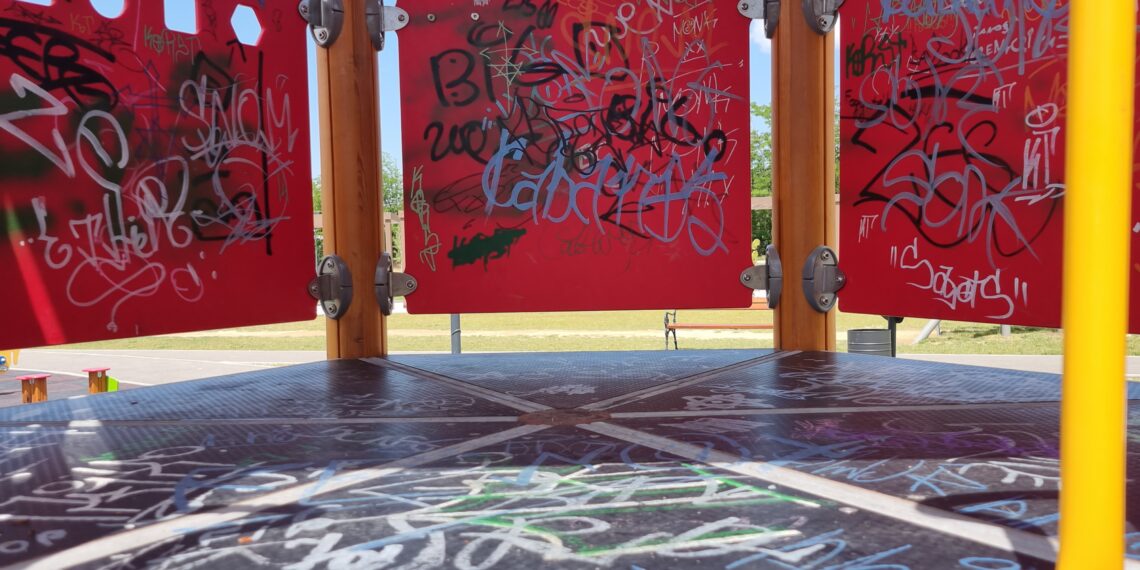 Val de acte de vandalism în Oradea | Primăria cere ajutorul cetățenilor