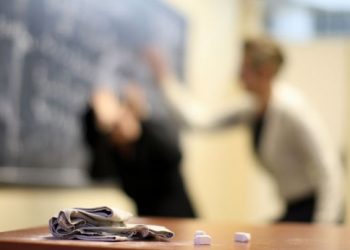 Învățătoare amendată după ce și-a bătut eleva de mai multe ori | Fata a avut nevoie de îngrijiri medicale