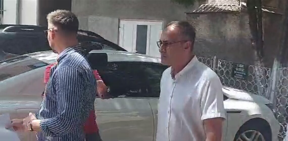 Profesorul Sorin Cuc, inculpat în dosarul fraudei cu cerneală simpatică de la concursul pentru directorii de școli din Bihor, din 2021 | Șefa Casei Corpului Didactic, Mioara Țigan, a lipsit de la DNA pe motiv de… concediu