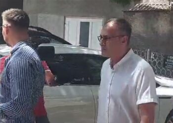 Profesorul Sorin Cuc, inculpat în dosarul fraudei cu cerneală simpatică de la concursul pentru directorii de școli din Bihor, din 2021 | Șefa Casei Corpului Didactic, Mioara Țigan, a lipsit de la DNA pe motiv de… concediu