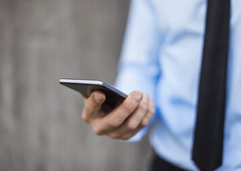 Comisarii ANPC nu mai au voie cu telefoanele mobile în timpul controalelor