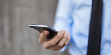 Comisarii ANPC nu mai au voie cu telefoanele mobile în timpul controalelor