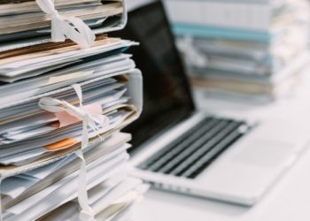 Gata cu obligația de a păstra documente o jumătate de secol | De acum, statele de salarii vor trebui arhivate 5 ani
