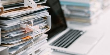 Gata cu obligația de a păstra documente o jumătate de secol | De acum, statele de salarii vor trebui arhivate 5 ani
