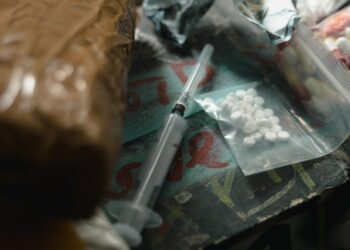 Pedepse mai mari pentru traficanții și consumatorii de droguri | Proiect adoptat în Senat: închisoare de până la 15 ani