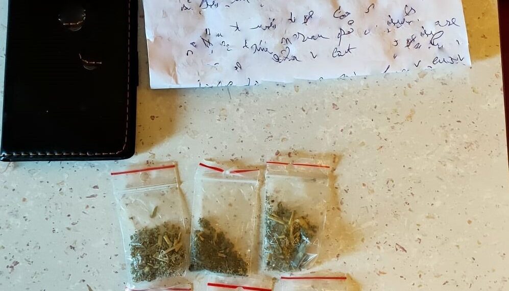 VIDEO. Percheziții în Penitenciarul Oradea și în alte 9 închisori din țară | Deținuții primeau scrisori impregnate cu droguri