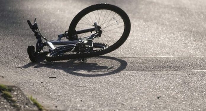 Un băiat de 14 ani a murit, după ce a căzut cu bicicleta de pe un pasaj rutier din Oradea