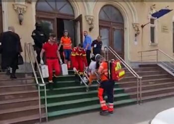 Femeie tăiată pe față cu un cutter chiar în timpul procesului | Atacatorul este fostul concubin