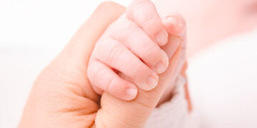 Modificări la Codul muncii | Noi reguli pentru concediul paternal (Proiect)