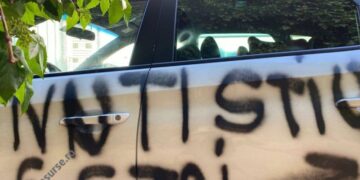 ”Știu unde stai! Ai grijă de tine” | Mesaje de amenințare pe mașina unui judecător