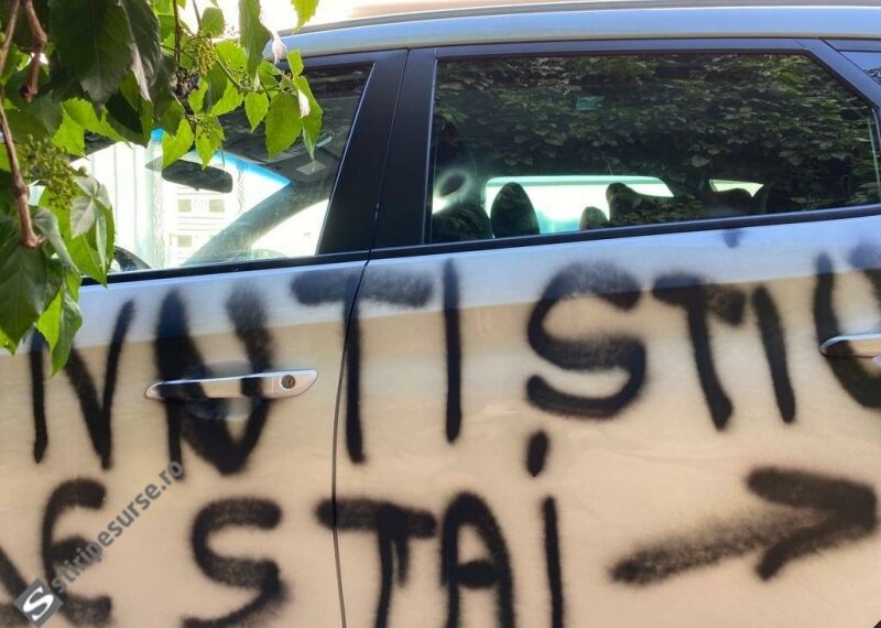 ”Știu unde stai! Ai grijă de tine” | Mesaje de amenințare pe mașina unui judecător