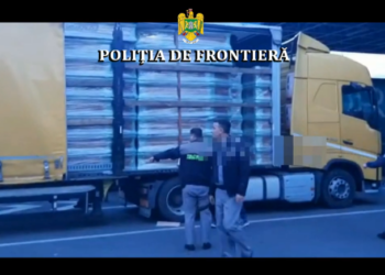 VIDEO | Percheziții DIICOT în cazul rețelei care aducea migranți ascunși în frigidere sau sicrie