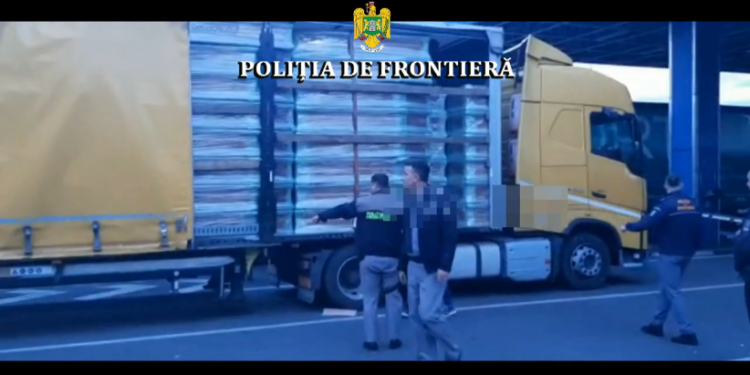 VIDEO | Percheziții DIICOT în cazul rețelei care aducea migranți ascunși în frigidere sau sicrie