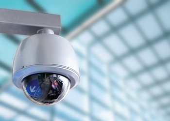 Angajați supravegheați cu 135 de camere neaprobate | O companie din România a descoperit sisteme neoficiale de supraveghere la sediul său