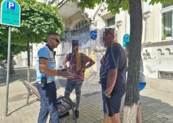 Portofel cu droguri, găsit pe stradă