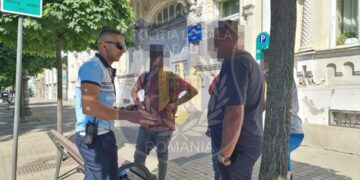 Portofel cu droguri, găsit pe stradă