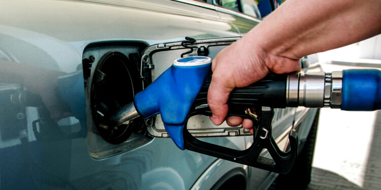 Scade prețul benzinei | Cât costă combusitibilii în Oradea