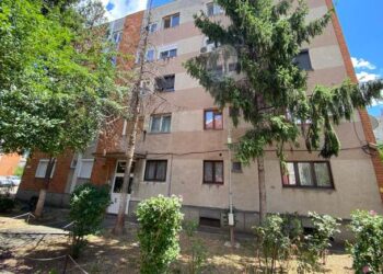 Spargere cu final însângerat | Un bărbat a fost omorât de hoții care au intrat peste el în casă. Ucigașii au între 18 și 20 de ani