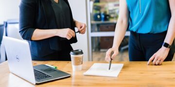 Funcționarii publici se vor putea transfera doar cu acordul șefilor (Proiect)