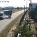 VIDEO. Accidentul de la Sudrigiu, unde un TIR s-a răsturnat și a blocat DN76, surprins de o cameră de supraveghere