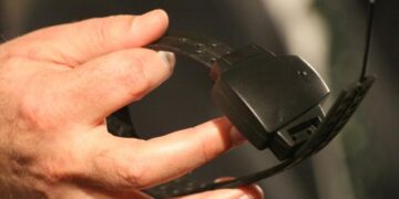 Agresorii, monitorizați cu ajutorul brățărilor electronice de la 1 octombrie