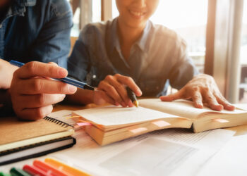 Un profesor a obținut 60.000 de euro din meditații | I-a raportat pe toți la ANAF