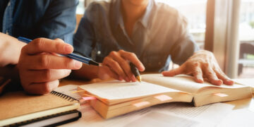 Un profesor a obținut 60.000 de euro din meditații | I-a raportat pe toți la ANAF