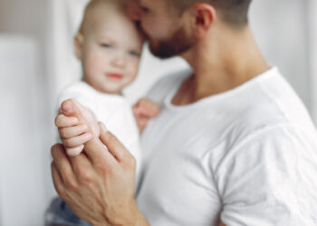 Tații vor putea beneficia de concediu paternal la nașterea fiecărui copil (Document)