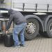 Atac la basculante și autotrenuri parcate în Oradea | Patru tineri au furat zeci de acumulatori auto și 1200 de litri de motorină