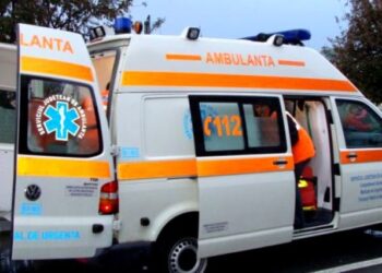 Tragedie într-o localitate din Bihor. Doi bărbați au murit electrocutați pe o scară metalică | Unul urcase să repare o instalație de încălzire, iar un vecin sărise să îl dea jos