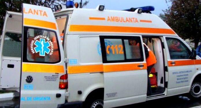 Tragedie într-o localitate din Bihor. Doi bărbați au murit electrocutați pe o scară metalică | Unul urcase să repare o instalație de încălzire, iar un vecin sărise să îl dea jos