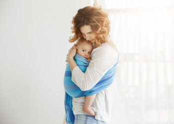 Sprijin de 2.000 de lei pentru mamele aflate în dificultate | Condiții